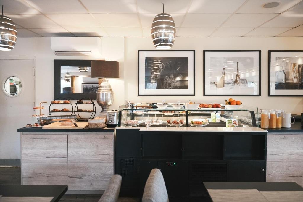 buffet Brit Hotel Confort Orly Morangis