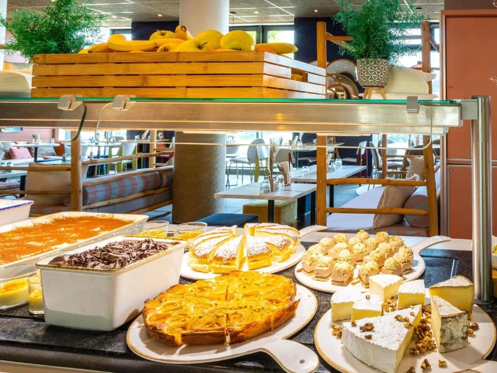buffet ibis Paris Coeur dOrly Airport (1)
