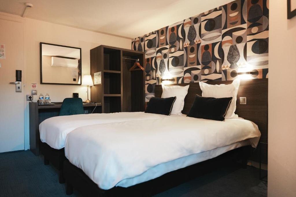 chambre 2 lits Brit Hotel Confort Orly Morangis