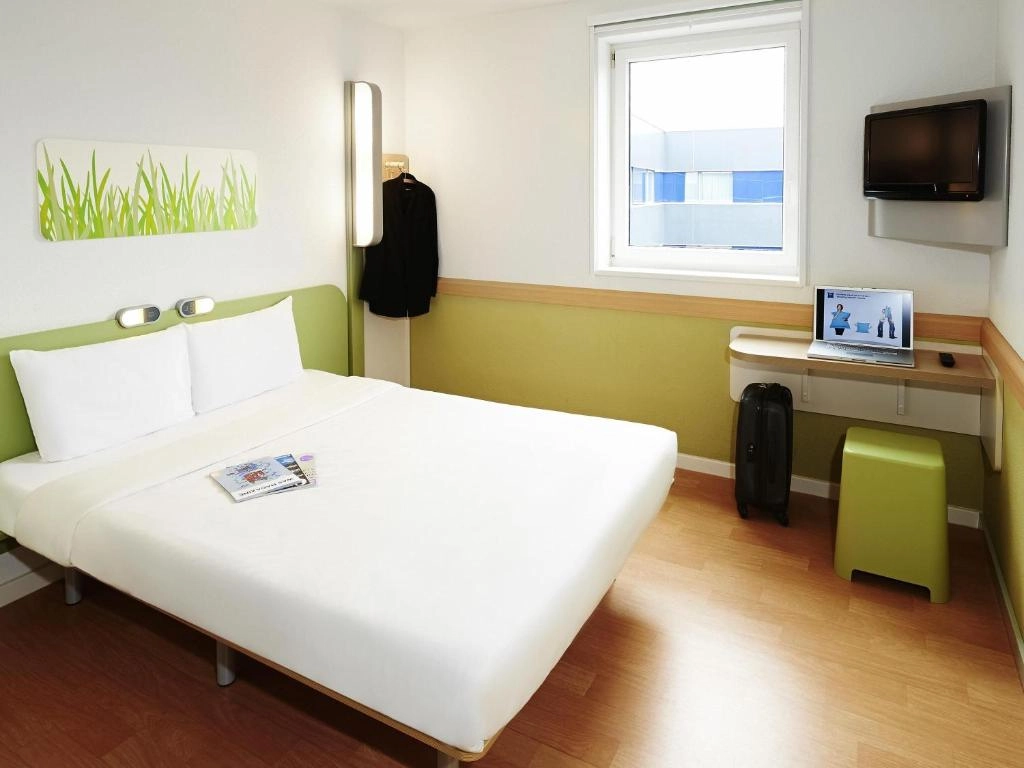 chambre ibis budget Paris Coeur d'Orly Airport