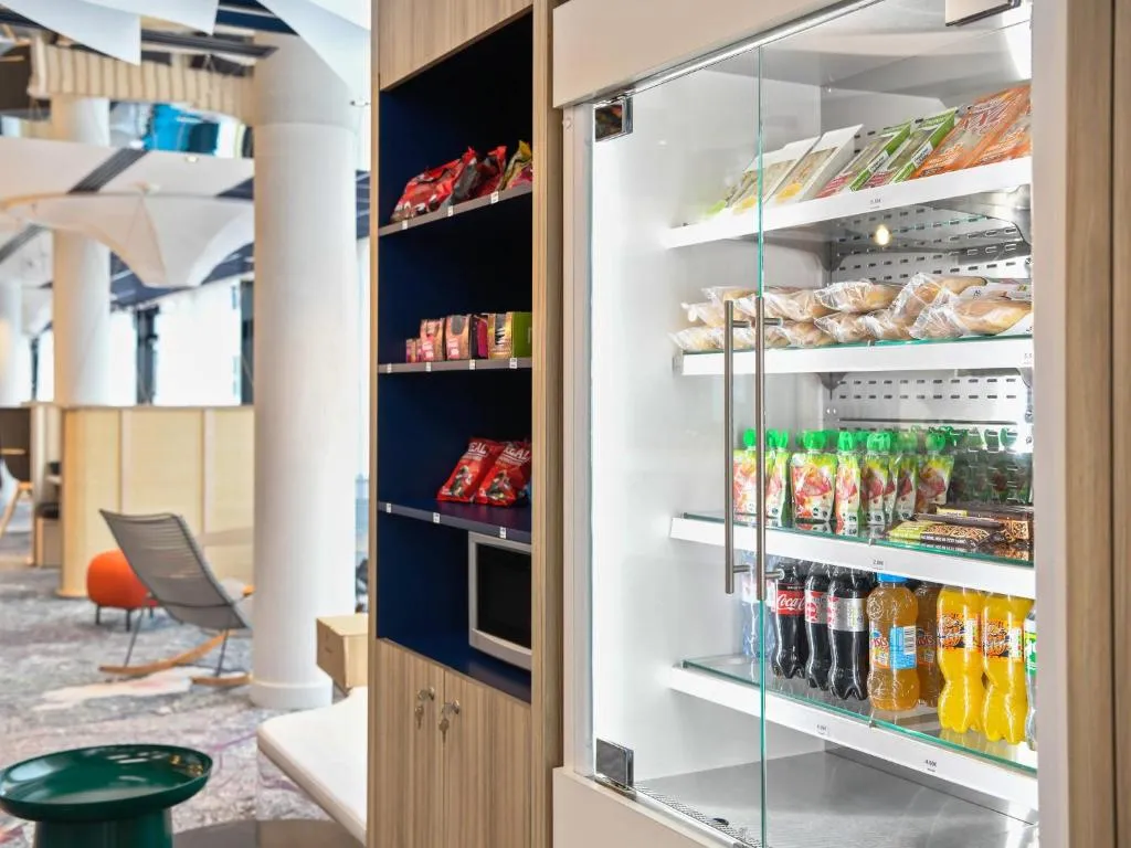 distributeur nourriture ibis Styles Paris Orly