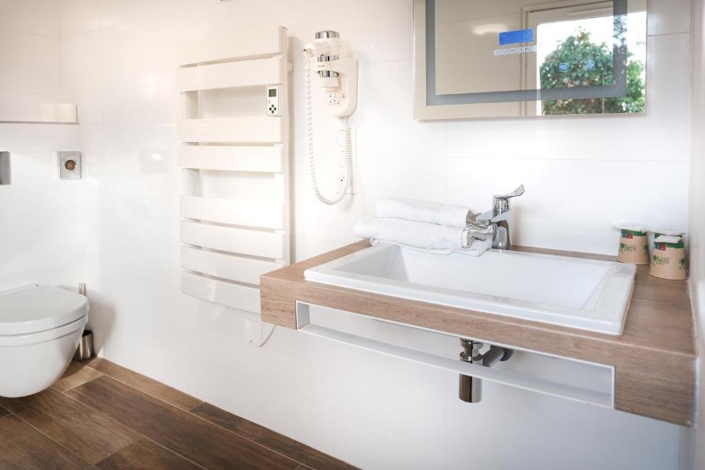 salle de bain Brit Hotel Confort Orly Morangis