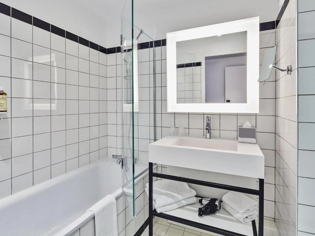 salle de bain Hôtel Mercure Paris Orly Airport