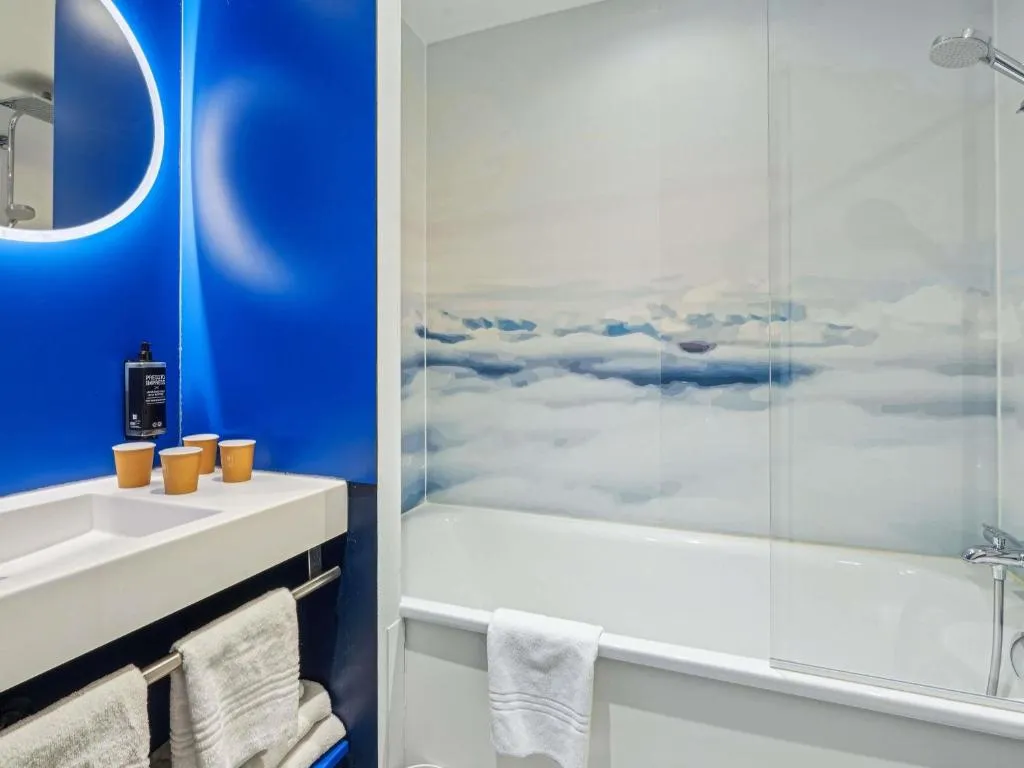 salle de bain ibis Styles Paris Orly